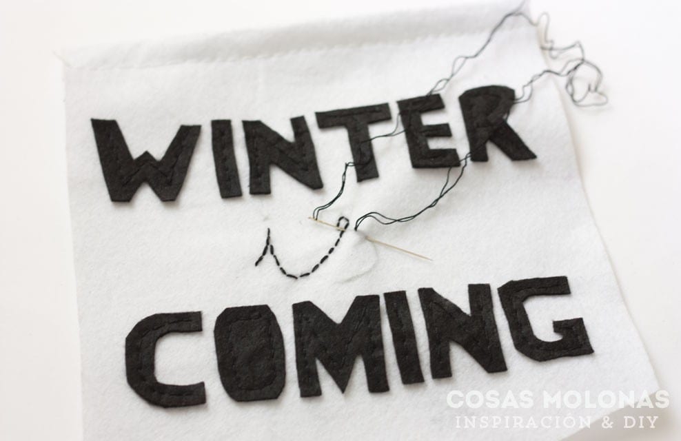 DIY Estandarte de fieltro con tu cita o lema favorito / winter is coming, casa Stark / blog.cosasmolonas.com