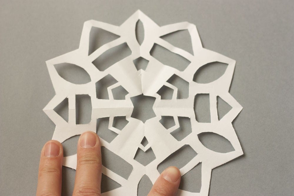 DIY Cómo hacer adornos de copos de nieve de papel #kirigami
