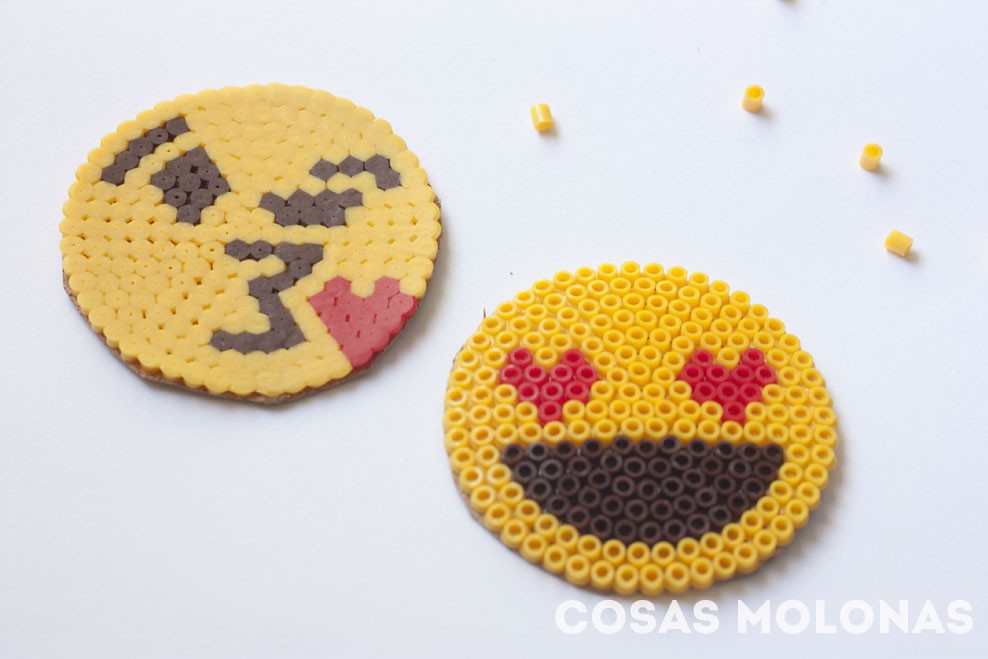 DIY Emoji románticos con Pyssla o Hama Beads
